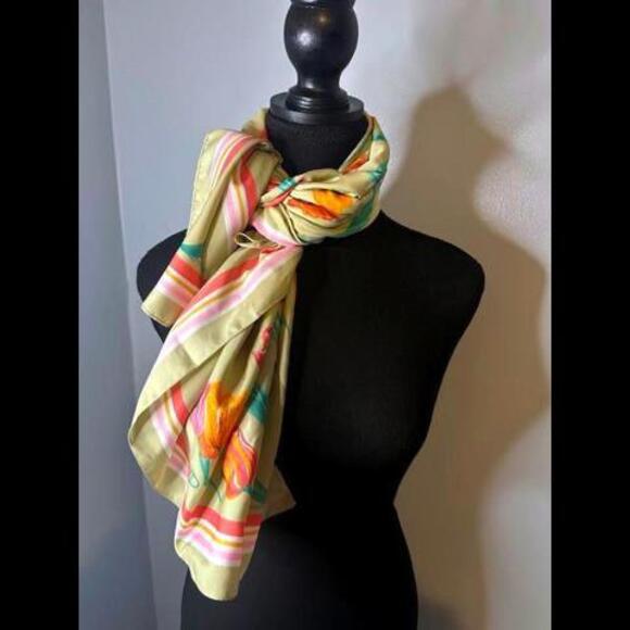 Accessories - EUC Beautiful Holland Tulips Scarf